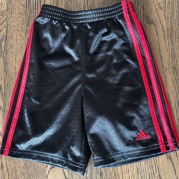 EUC Adidas Boys Athletic Shorts - Size 6 - Picture 1 of 4